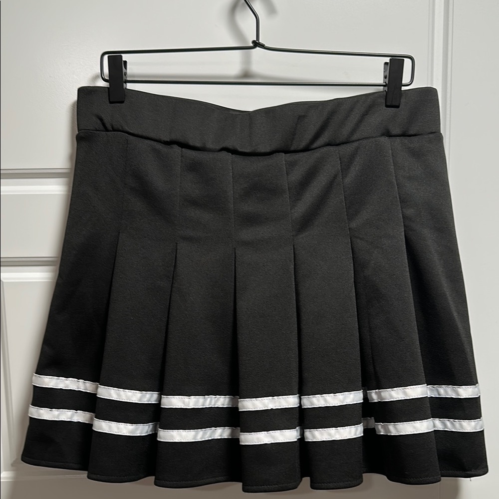 Black & White Pleated Skirt - Picture 3 of 3